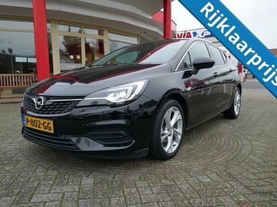 Zwart Gebruikt 2022 Opel Astra Elegance Hatchback | € 15.950 (Eerlijke prijs)
