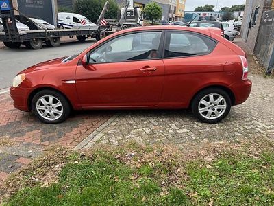 Rood (metallic) Gebruikt 2007 Hyundai Accent Dynamiq Hatchback | € 1.750