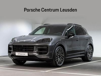 Grijs Nieuw 2025 Porsche Cayenne Turbo E-Hybrid SUV | € 262.673 (Duur)