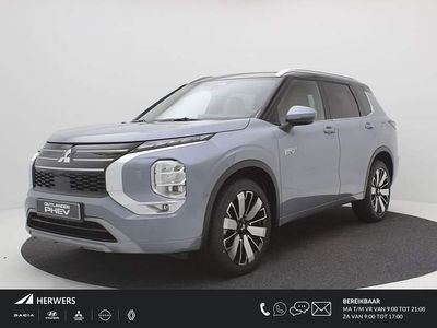 Moonstyone grey (black roof) Nieuw 2025 Mitsubishi Outlander P-HEV Instyle SUV | € 58.740 (Iets duurder)