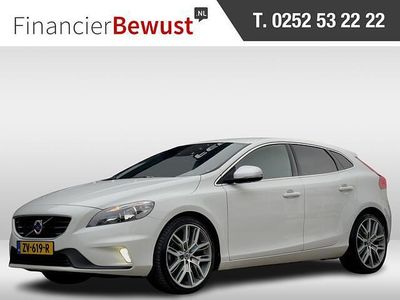 Wit Gebruikt 2016 Volvo V40 R-Design Hatchback | € 12.900 (Iets duurder)