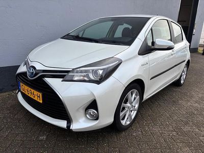 Wit Gebruikt 2015 Toyota Yaris Hatchback | € 10.950 (Eerlijke prijs)
