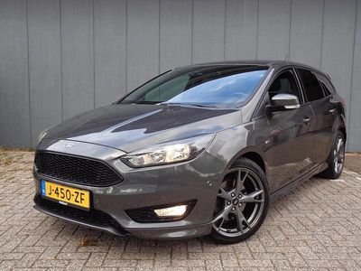 Grijs (metallic) Gebruikt 2017 Ford Focus ST-Line Stationwagen | € 13.950 (Iets duurder)