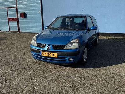 Blauw Occasion 2002 Renault Clio II Hatchback | € 1.000 (Eerlijke prijs)