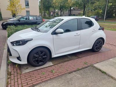 Wit Gebruikt 2021 Toyota Yaris Active Hatchback | € 15.800 (Eerlijke prijs)