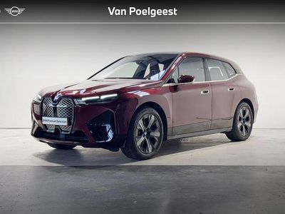 Rood (metallic) Gebruikt 2022 BMW iX Executive SUV | € 58.495 (Eerlijke prijs)