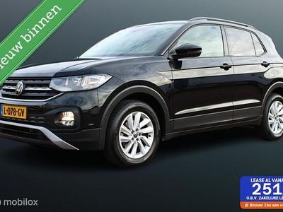 Zwart (metallic) Gebruikt 2021 VW T-Cross Life SUV | € 18.795 (Eerlijke prijs)