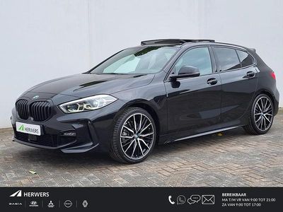 Zwart Occasion 2024 BMW 118 M Sport Hatchback | € 32.935 (Eerlijke prijs)