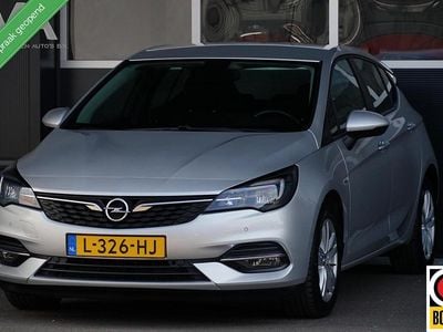 Grijs Gebruikt 2021 Opel Astra Edition Hatchback | € 13.950 (Eerlijke prijs)