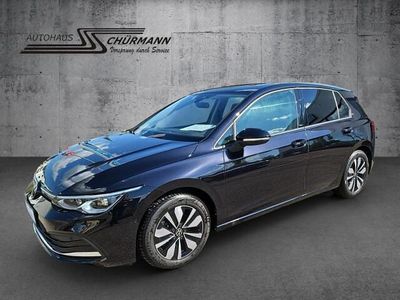 Zwart Gebruikt 2023 VW Golf VIII Move Hatchback | € 31.377 (Eerlijke prijs)