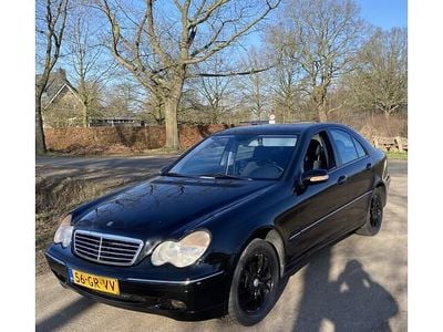 Zwart (metallic) Occasion 2001 Mercedes C200 Elegance Sedan | € 1.250 (Super prijs)
