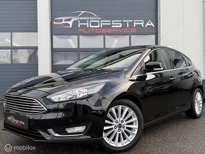 Zwart Gebruikt 2015 Ford Focus Titanium Hatchback | € 7.445 (Eerlijke prijs)