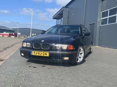BMW 523