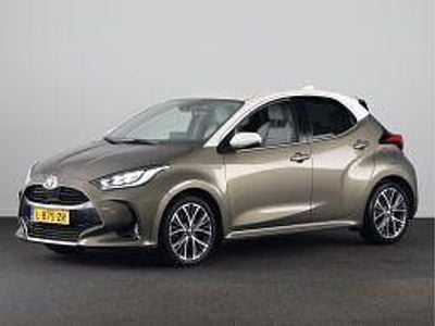 Bruin metallic Occasion 2021 Toyota Yaris Executive Hatchback | € 21.400 (Goede deal)