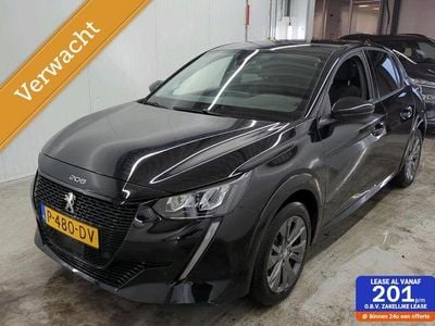 Zwart (metallic) Gebruikt 2022 Peugeot e-208 Allure Hatchback | € 14.999 (Goede deal)