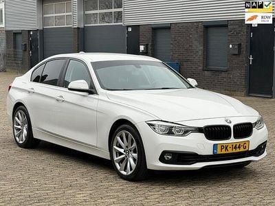 Wit Occasion 2017 BMW 318 Executive Sedan | € 8.499 (Goede deal)
