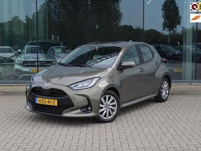 Bruin Gebruikt 2023 Toyota Yaris Hatchback | € 21.450 (Eerlijke prijs)