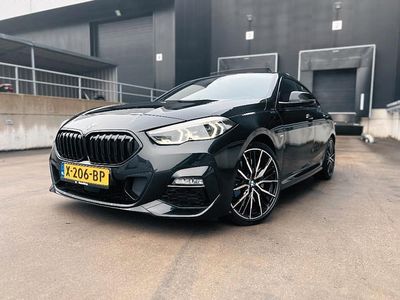 Zwart (metallic) Gebruikt 2021 BMW 218 M Sport Coupé | € 26.950 (Eerlijke prijs)