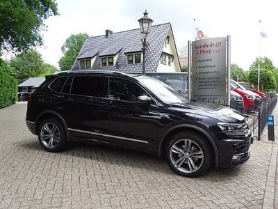 Zwart Occasion 2020 VW Tiguan Allspace R-line SUV | € 33.745 (Eerlijke prijs)