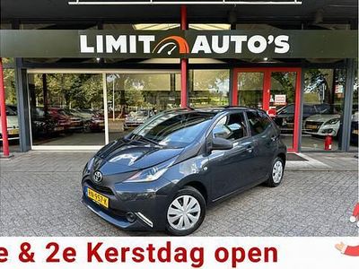 Grijs Occasion 2017 Toyota Aygo Hatchback | € 6.999 (Eerlijke prijs)