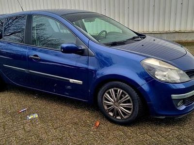 Blauw Occasion 2006 Renault Clio II Dynamique Hatchback | € 2.450 (Duur)