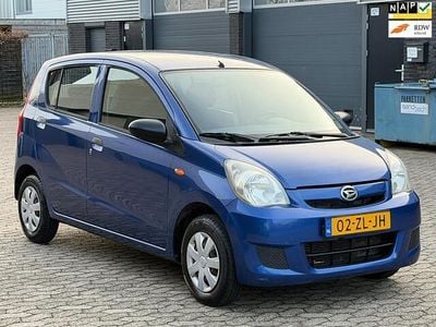 Occasion Daihatsu Cuore 69 PK (50 kW) 2008 Blauw (metallic) Hatchback