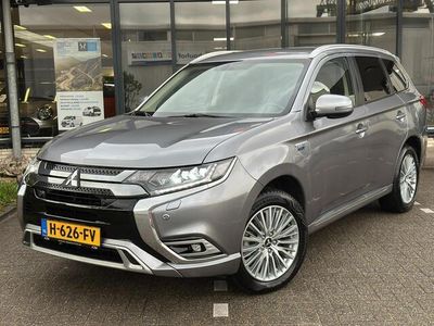 Grijs Occasion 2020 Mitsubishi Outlander Intense SUV | € 27.950 (Duur)
