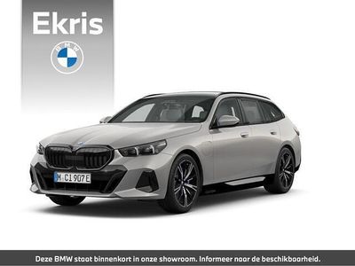 Grijs Nieuw 2025 BMW 550e M Sport Stationwagen | € 115.358 (Duur)