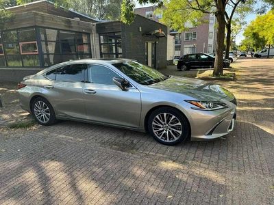 Grijs Gebruikt 2019 Lexus ES300 Sedan | € 28.455 (Iets duurder)