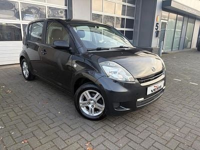 Occasion Daihatsu Sirion 90 PK (66 kW) 2009 Zwart (metallic) Hatchback