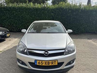Grijs Gebruikt 2007 Opel Astra Executive Coupé | € 4.800 (Duur)