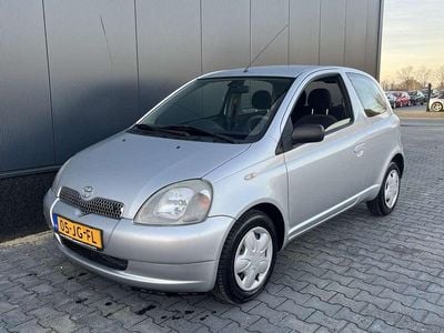 Grijs Occasion 2002 Toyota Yaris Sol Hatchback | € 3.195 (Iets duurder)