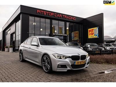 Grijs Occasion 2019 BMW 320 M Sport Sedan | € 24.750 (Eerlijke prijs)
