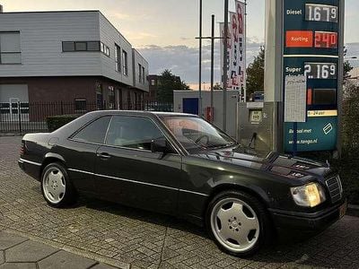 Zwart Gebruikt 1993 Mercedes 220 Coupé | € 7.000
