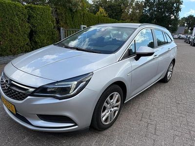Grijs Gebruikt 2018 Opel Astra Business Stationwagen | € 6.150 (Eerlijke prijs)