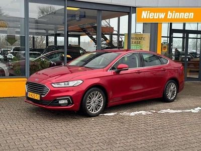 Rood (metallic) Occasion 2022 Ford Mondeo Titanium Sedan | € 18.950 (Eerlijke prijs)