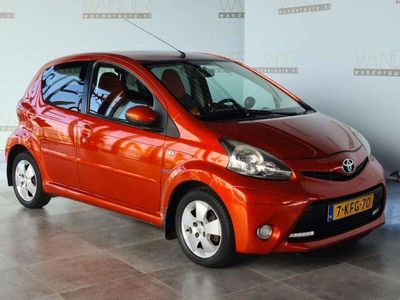 tweedehands Toyota Aygo Dynamic Orange