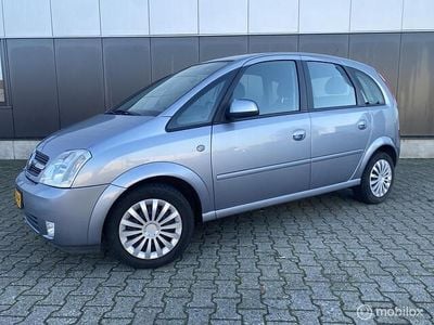 Grijs Gebruikt 2004 Opel Meriva Cosmo MPV | € 2.000 (Eerlijke prijs)