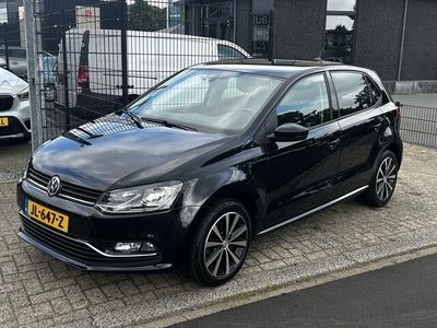 Zwart Gebruikt 2016 VW Polo Highline Hatchback | € 11.950 (Eerlijke prijs)