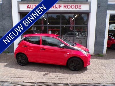 Rood Occasion 2017 Toyota Aygo Hatchback | € 6.999 (Eerlijke prijs)