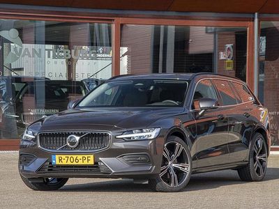 Grijs Gebruikt 2022 Volvo V60 Core Stationwagen | € 35.950 (Eerlijke prijs)