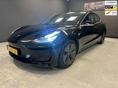 Zwart Occasion 2019 Tesla Model 3 Standard Range Sedan | € 17.999 (Goede deal)