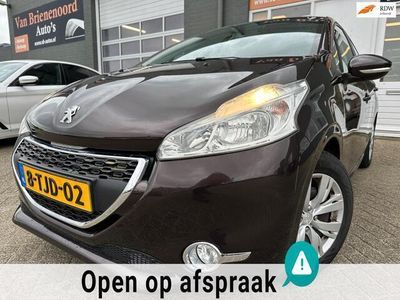 tweedehands Peugeot 208 1.2 VTi Urban Soul 5 drs met parkeersensoren en bluetooth telefoon / media en airco