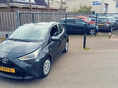 Occasion Toyota Aygo 72 PK (52 kW) 2019 Grijs, metallic lak Hatchback
