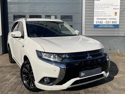 Wit Occasion 2015 Mitsubishi Outlander P-HEV Edition SUV | € 15.999 (Eerlijke prijs)