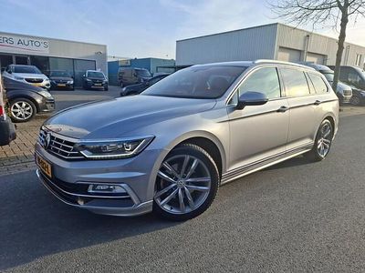 Grijs (metallic) Occasion 2018 VW Passat Highline Stationwagen | € 17.950 (Iets duurder)
