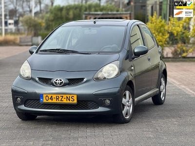 Grijs Occasion 2005 Toyota Aygo Sport Hatchback | € 1.999 (Eerlijke prijs)