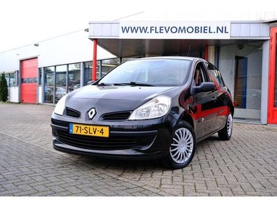 Zwart Gebruikt 2008 Renault Clio II Authentique Hatchback | € 2.950 (Eerlijke prijs)