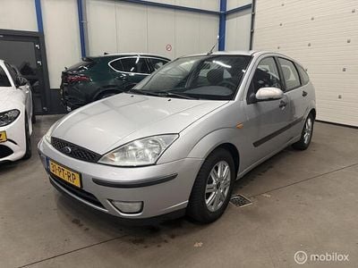 Grijs Occasion 2004 Ford Focus Ambiente Hatchback | € 899 (Eerlijke prijs)