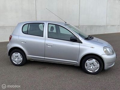 Zilver (metallic) Occasion 2002 Toyota Yaris Hatchback | € 2.750 (Duur)